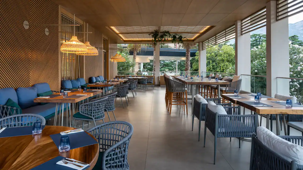 Buitenterras Blue restaurant Hyatt Regency Kotor Bay Resort.