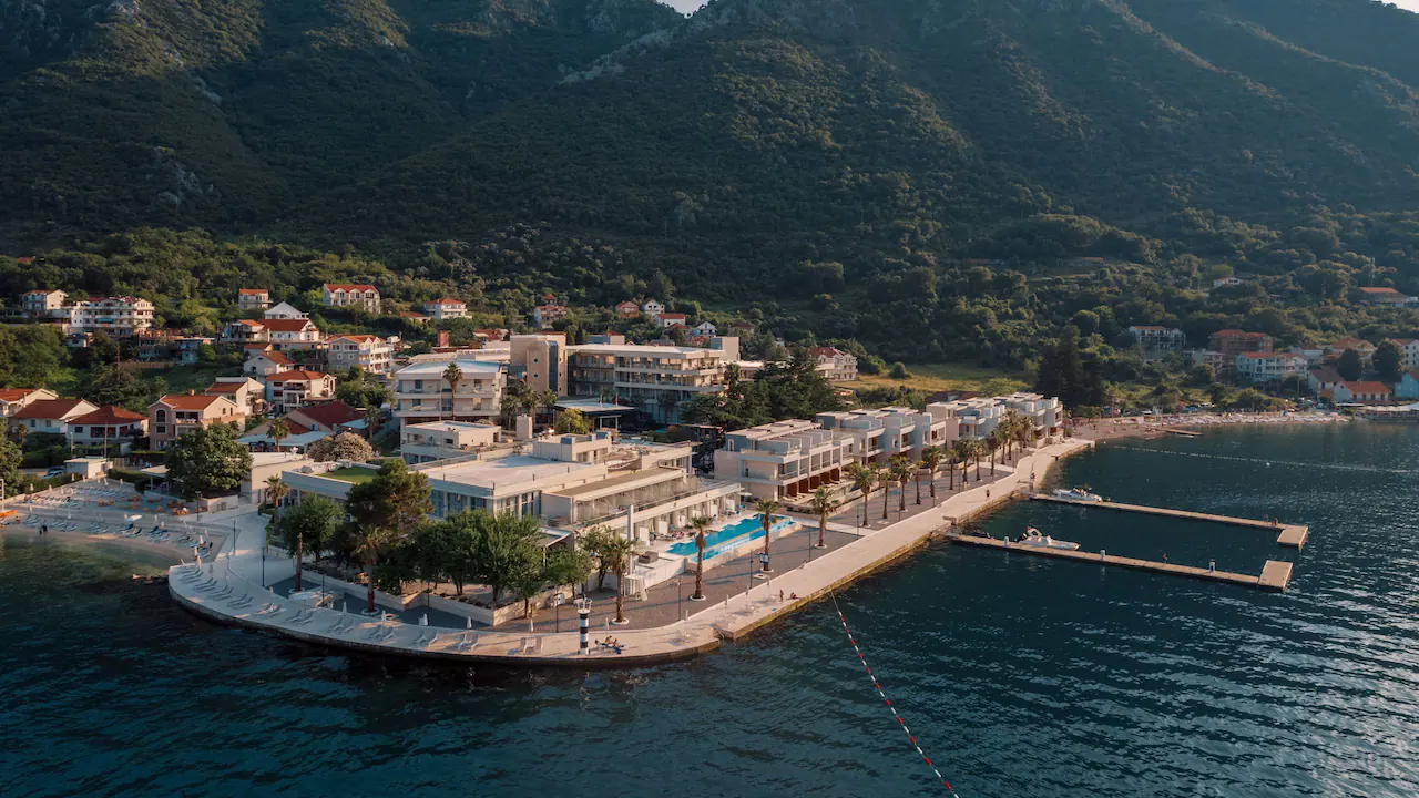 Hyatt Regency Kotor Bay Resort aan de adembenemend mooie mediterrane baai van Kotor in Montenegro.