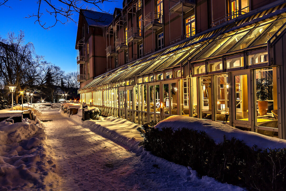 Winterras van Relexa Hotel Bad Steben. Bekijk onze kuurreizen naar dit Duitse kuuroord.