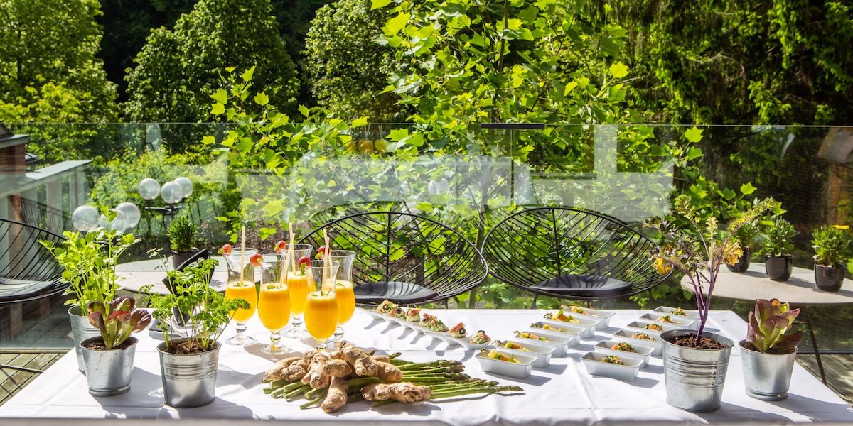 Het buitenterras van het dieetrestaurant van het Sloveense spa resort Terme Smarjeske Toplice.