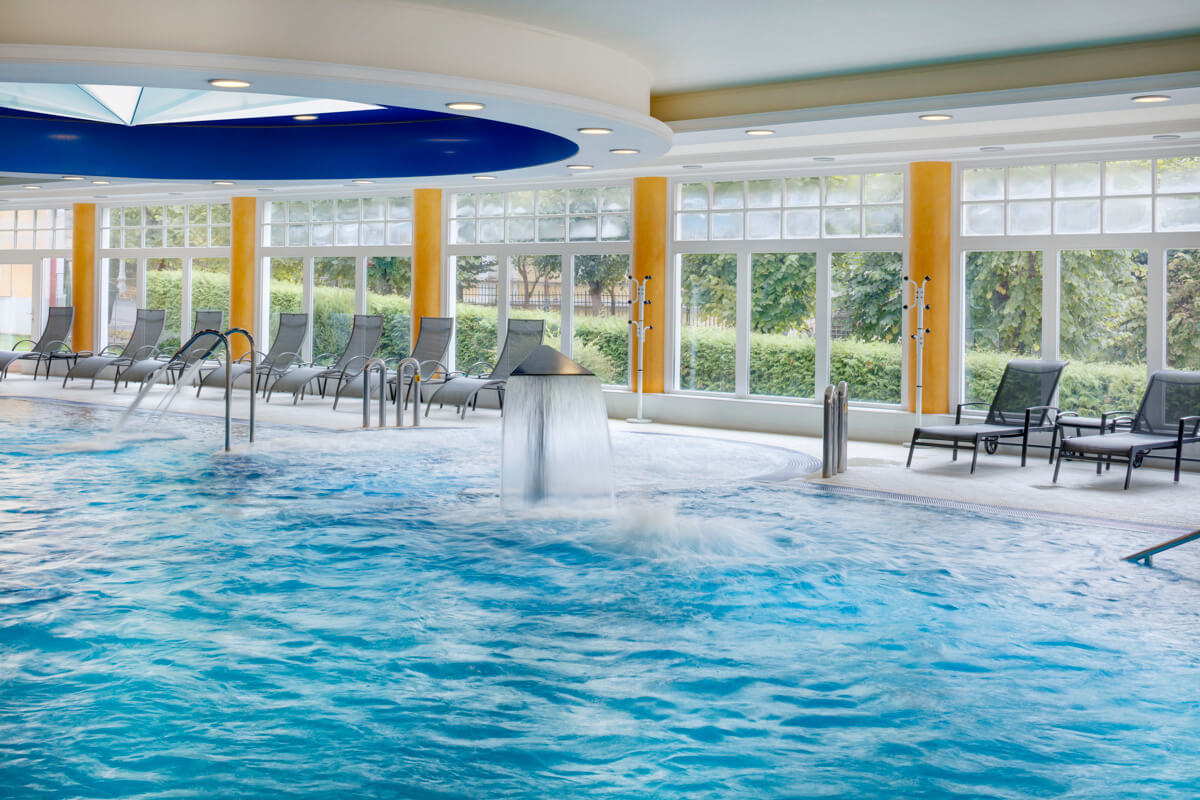 Binnenbad Hvezda Health Spa Resort in het Tsjechische Marianske Lazne.