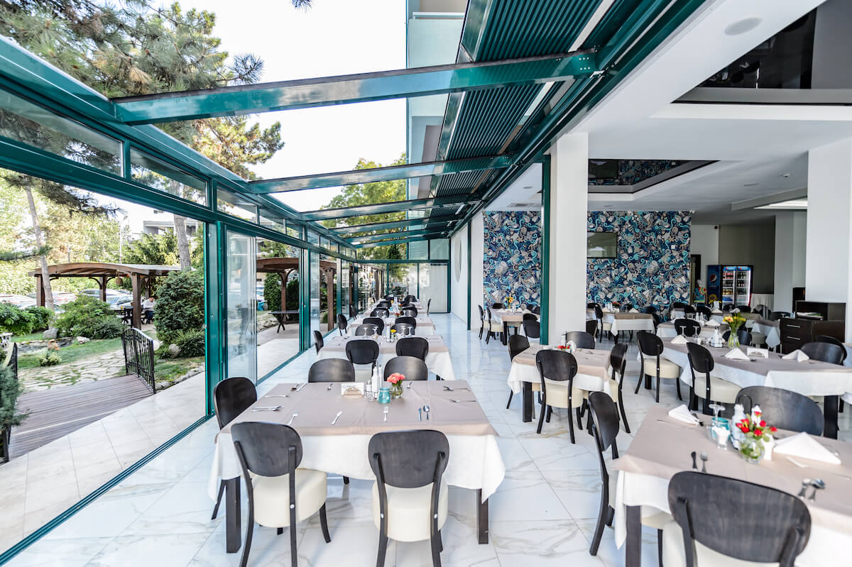 buitenterras restaurant Mirage MedSpa Resort