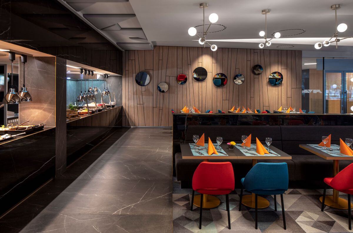 Buffetrestaurant van Thermal Hotel, Margitsziget Health Spa Resort in Boedapest.