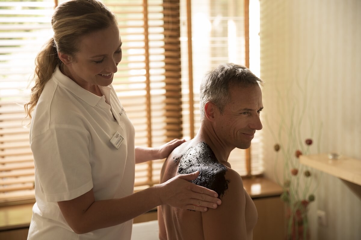 Modder pakking in kuuroord Margitsziget Health Spa Resort in Boedapest