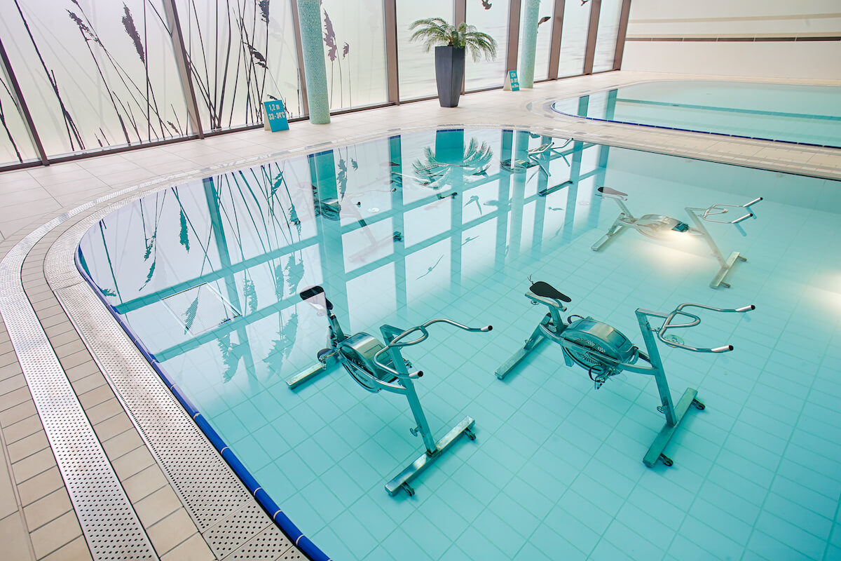Aqua cycling in Balnea Health Spa: kuurkliniek van Esplanade Health Spa Resort en Splendid Health Spa Resort
