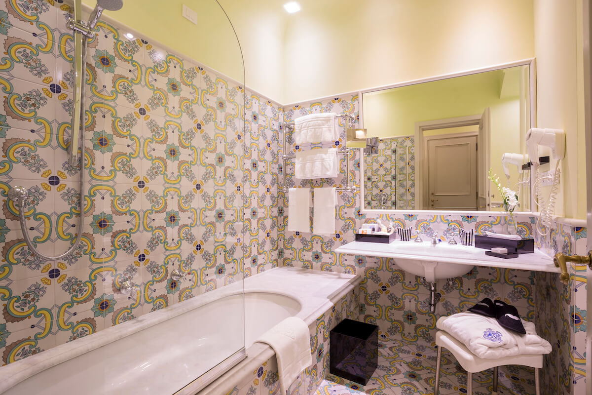 badkamer in 2-persoonskamer met tuinzicht Regina Isabella Spa Resort