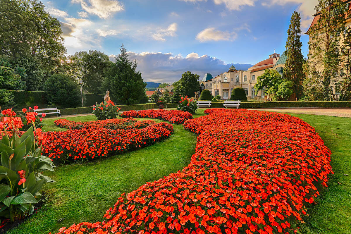 Buitenzijde Irma Health Spa, de art nouveau kuurkliniek van het 5* Thermia Palace Health Spa Resort in het Slowaakse kuuroord Piestany