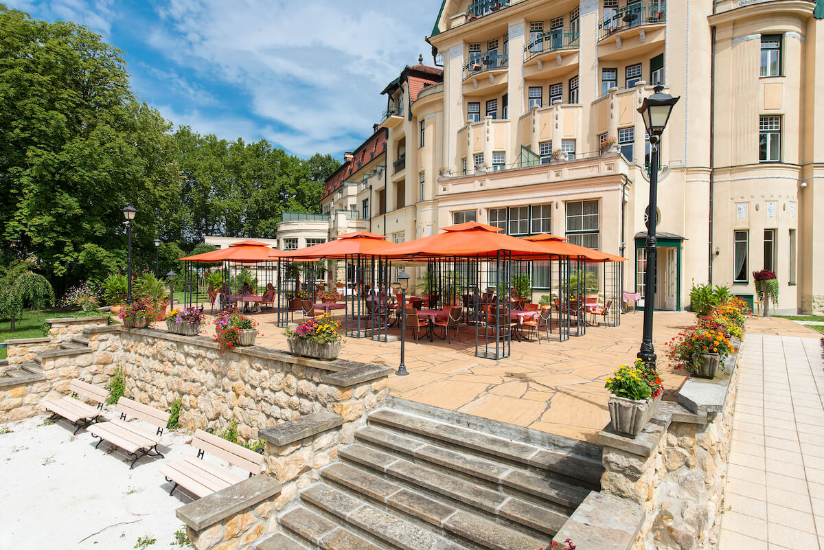 Buitenterras Thermia Palace Health Spa Resort