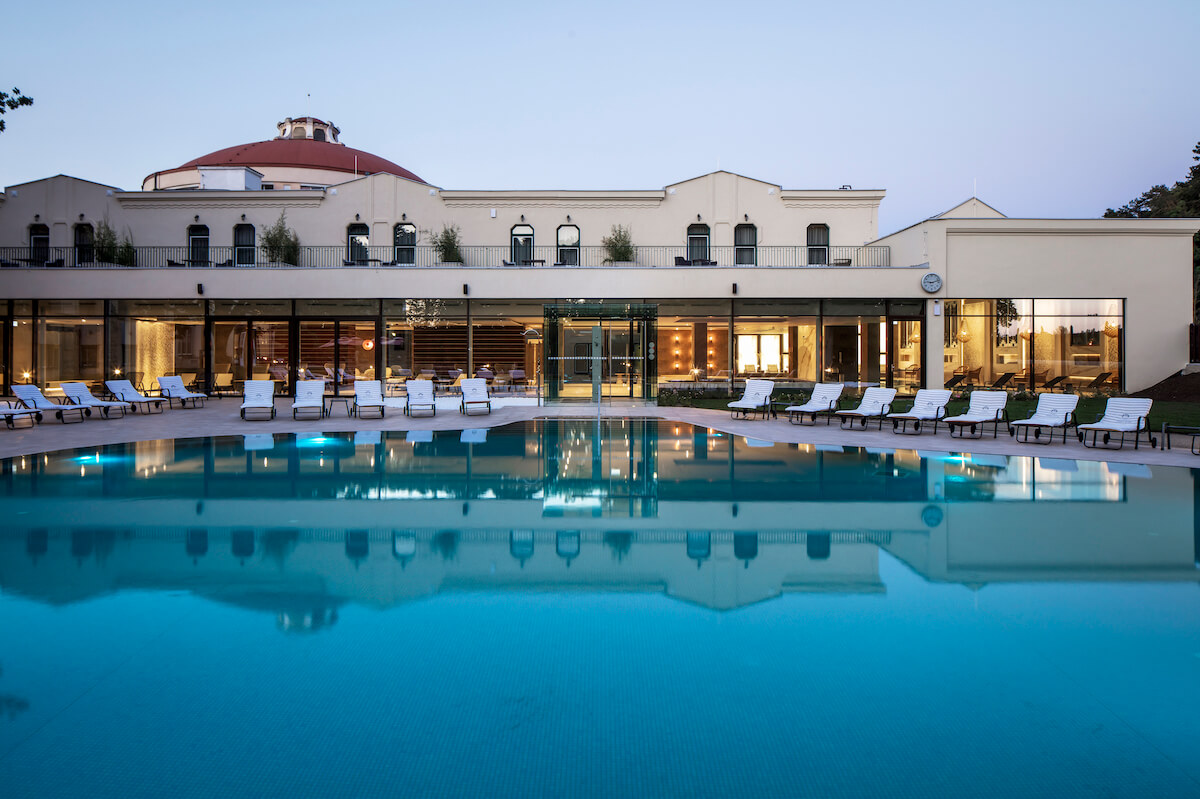 thermaal buitenbad van Thermia Palace Health Spa Hotel