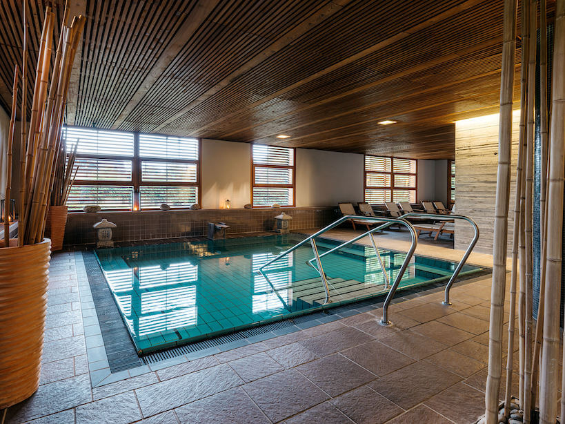 Japans bad met thermaal water in het Sloveense spa resort Terme Dolenjske Toplice.