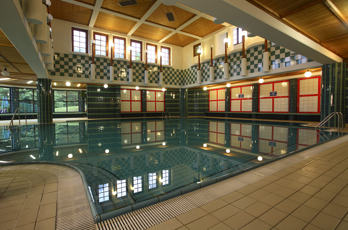 Thermaal binnenbad in het Sloveens spa resort Terme Smarjeske Toplice.