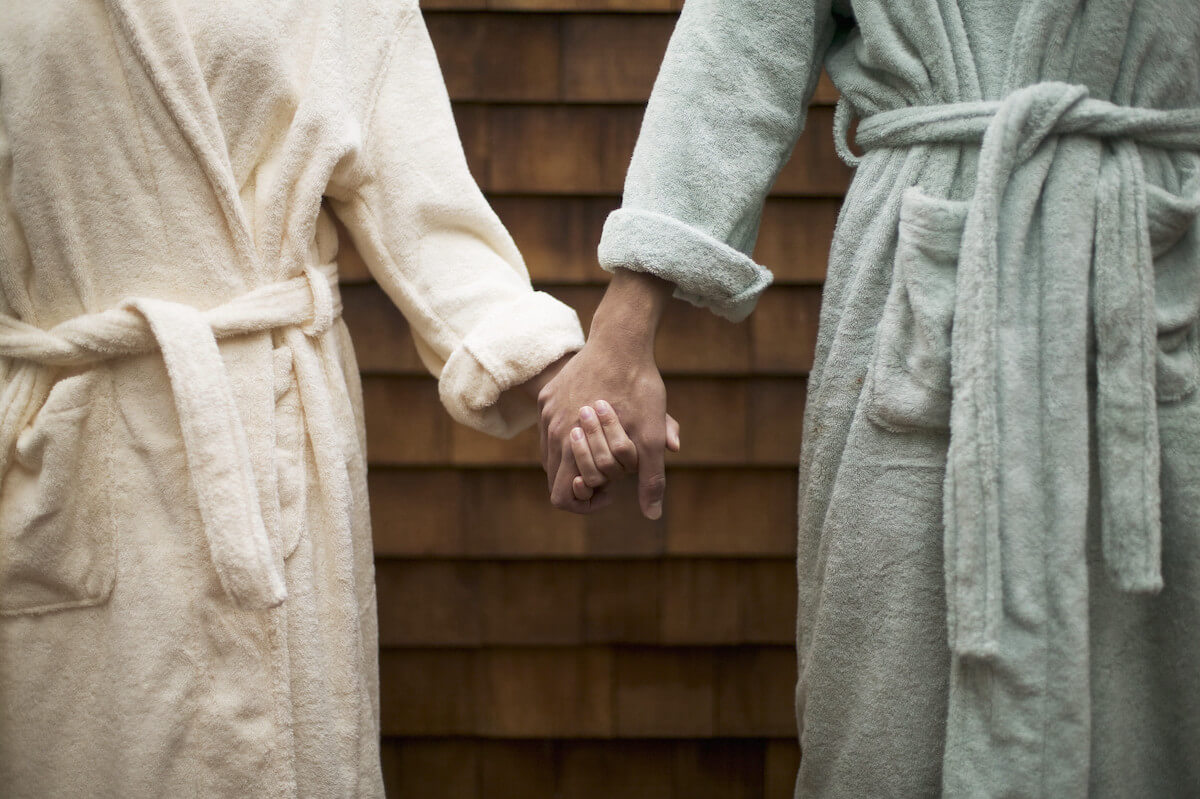 Kuren is het, onder deskundige begeleiding, volgen van een speciaal samengesteld gezondheidsbevorderend programma in een kuuroord (health spa).
