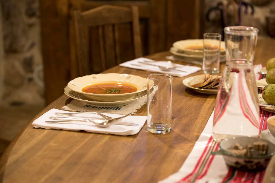 Diner in restaurant van lifestyle retreat Paliesius Manor in Litouwen