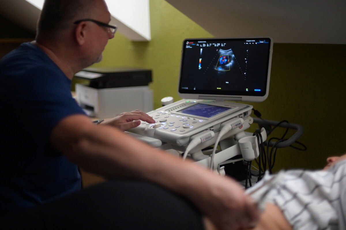 Ultrasound onderzoek in Paliesius Clinic in Litouwen.