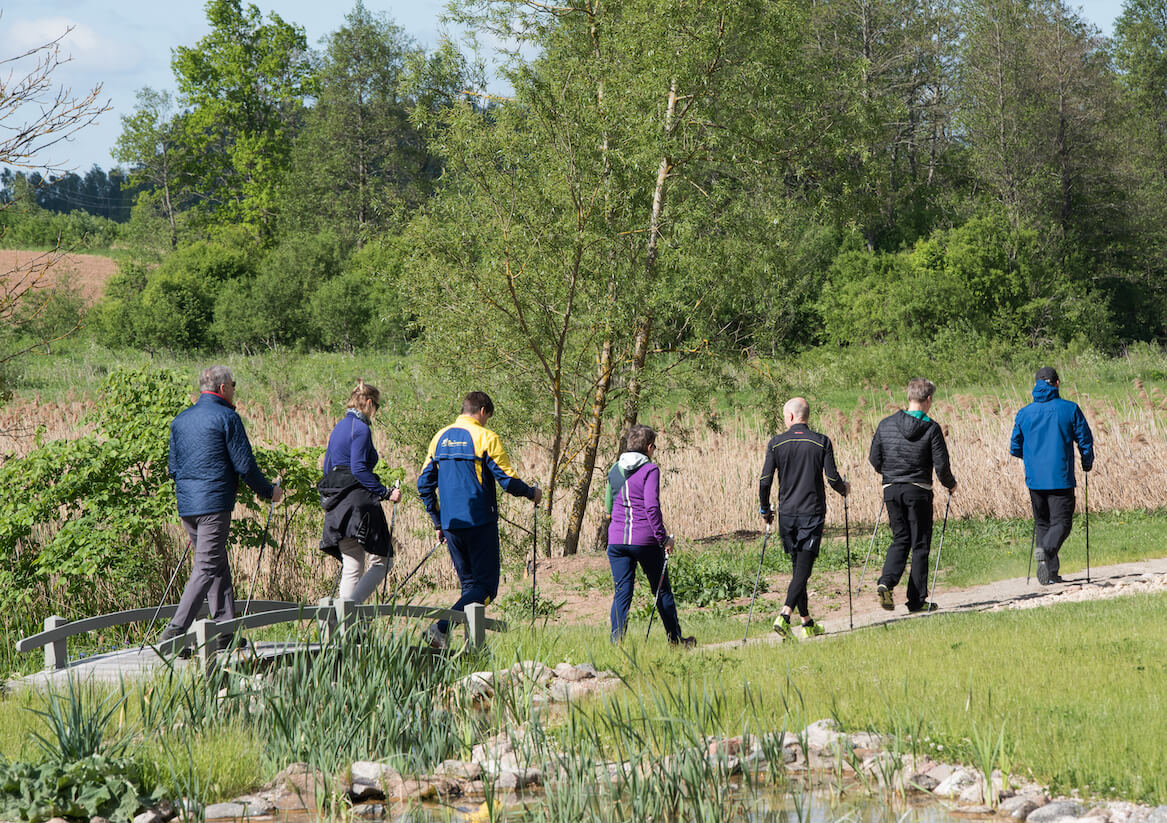 Nordic walking in omgeving Paliesius lifestyle retreat in Litouwen.