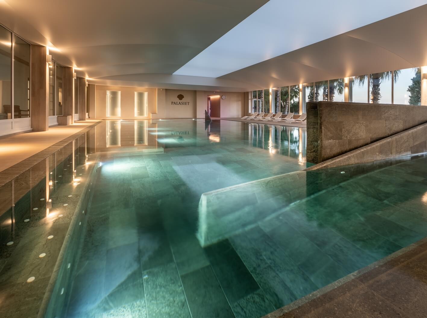 Zeewater binnenbad van Palasiet Thalasso Clinic & Hotel in het Spaanse Benicassim.